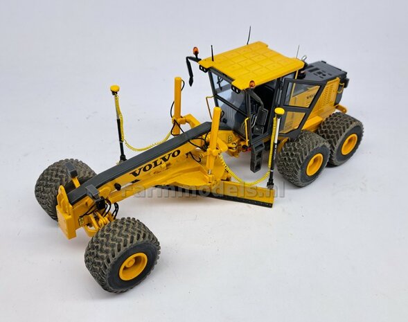 3x TOPCON logo&#039;s ZILVER/ ZWART, Geschikt voor &quot;Omwikkelen&quot; PIJP &Oslash; 2mm   1:32  Farmmodels.nl