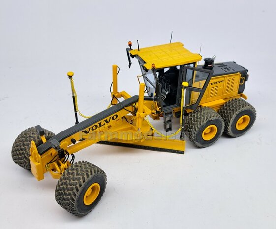 3x TOPCON logo&#039;s ZILVER/ ZWART, Geschikt voor &quot;Omwikkelen&quot; PIJP &Oslash; 2mm   1:32  Farmmodels.nl