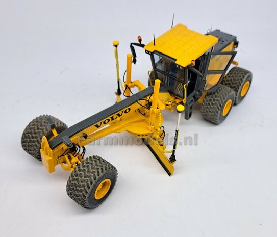 3x TOPCON logo&#039;s ZILVER/ ZWART, Geschikt voor &quot;Omwikkelen&quot; PIJP &Oslash; 2mm   1:32  Farmmodels.nl
