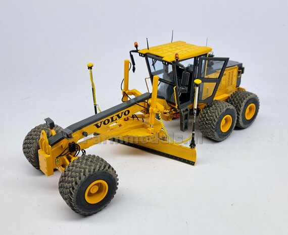 3x TOPCON logo&#039;s ZILVER/ ZWART, Geschikt voor &quot;Omwikkelen&quot; PIJP &Oslash; 2mm   1:32  Farmmodels.nl