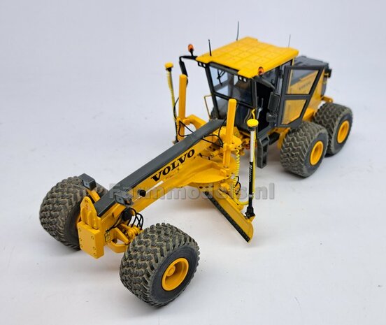 2x TOPCON GPS GNSS X-53i Machine Ontvangers + zwarte stroomdraad  RESIN onderdelen TOPCON BRUIN/ GRIJS &amp; GEEL Gespoten geleverd  1:32                