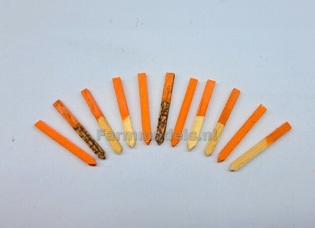 10x PIKET PAALTJES HOUT/ ORANJE met aangescherpte punt  Handgemaakt 1:32  
