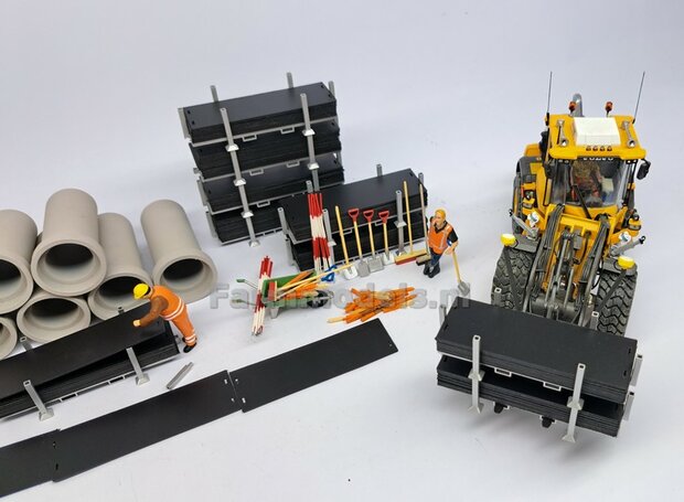Massief BLOK RIJPLATEN (31.4 x 93.7 x 9.9 mm)  Resin RUBBER COMPOUND ZWART Gespoten geleverd  1:32 