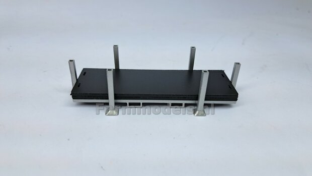 Massief BLOK RIJPLATEN (31.4 x 93.7 x 9.9 mm)  Resin RUBBER COMPOUND ZWART Gespoten geleverd  1:32 