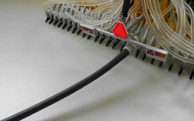 &Oslash; 3.2 tot 4 mm x 500 cm ZWART Sleepslang Mest slang / leiding