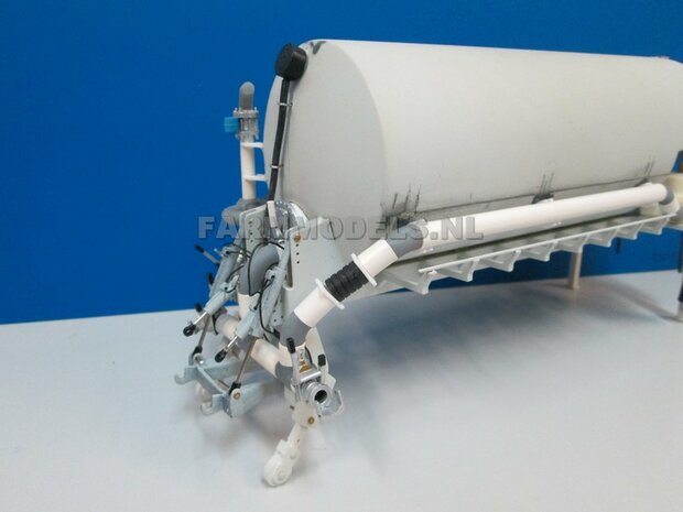 5x &Oslash; 7 mm (8&quot; DUIMS)  90 graden Bocht &Oslash; 7mm met &Oslash; 3mm gat t.b.v. montage of Zuigarm set  1:32  
