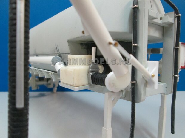 2x &Oslash; 7 mm (8&quot; DUIMS)  90 graden Bocht met Flensplaat t.b.v. koppeling met andere Flensplaat of Freeswerk Zuigarm set  1:32      