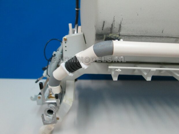 2x &Oslash; 7 mm (8&quot; DUIMS)  90 graden Bocht met Flensplaat t.b.v. koppeling met andere Flensplaat of Freeswerk Zuigarm set  1:32      