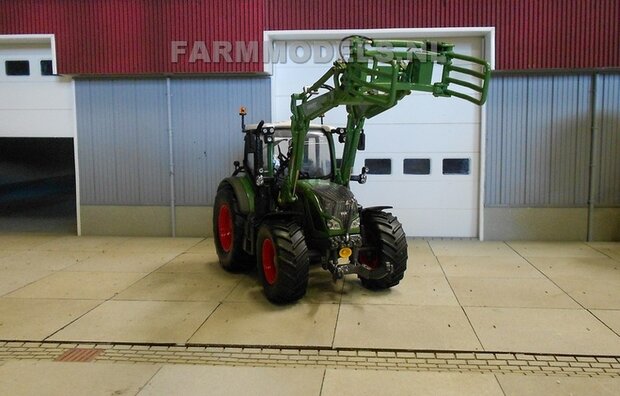 133. Fendt 516 met voorlader balenklem UH