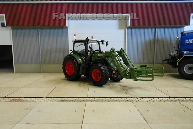 133. Fendt 516 met voorlader balenklem UH