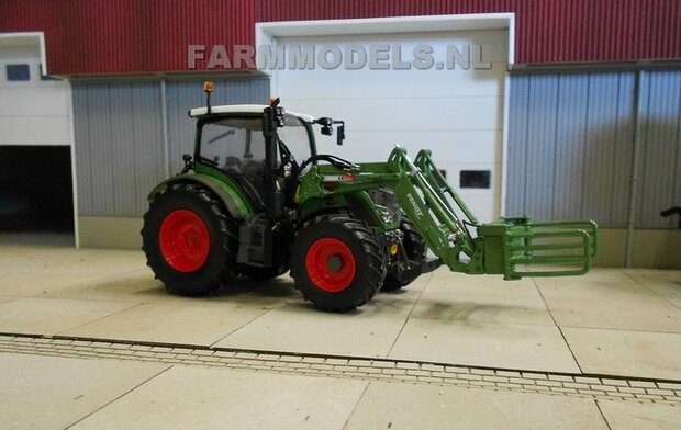 133. Fendt 516 met voorlader balenklem UH