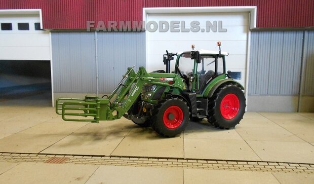 133. Fendt 516 met voorlader balenklem UH