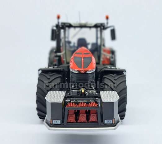BOUWKIT: FRONTBUMPER met 3x COMPRESSOR, DRUKVAT en OPBERGKISTEN 3-Punts aansluiting  Materiaal: RESIN BLANK Geleverd  1:32  
