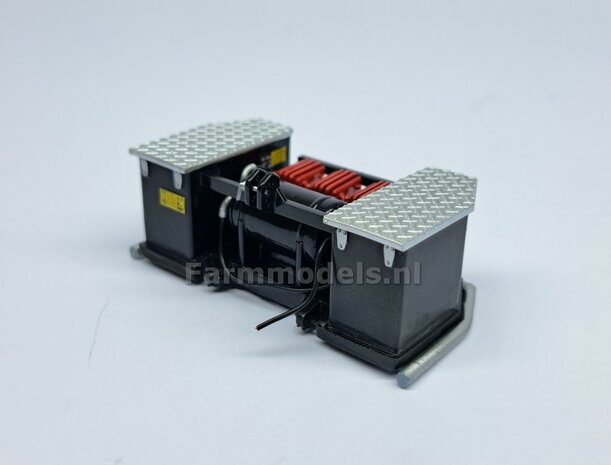 BOUWKIT: FRONTBUMPER met 3x COMPRESSOR, DRUKVAT en OPBERGKISTEN 3-Punts aansluiting  Materiaal: Resin ZWART ROOD ALUMINIUM Gespoten geleverd 1:32  