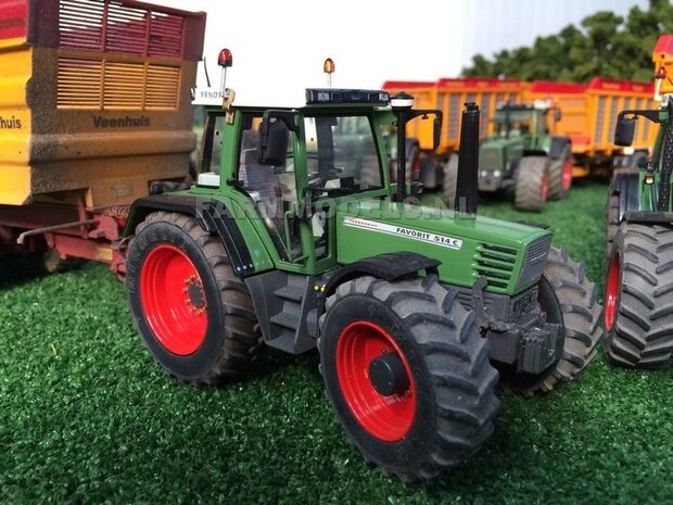 044. Voorbeeld foto&#039;s brede bandenset Fendt 724 Gen II rondom lage druk banden 1:32