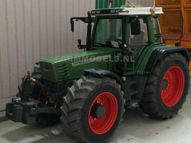 044. Voorbeeld foto&#039;s brede bandenset Fendt 724 Gen II rondom lage druk banden 1:32