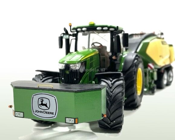 2x metalen plaat FENDT logo tbv Frontbumper Pr&eacute;-Cut Decal stickersets 1:32