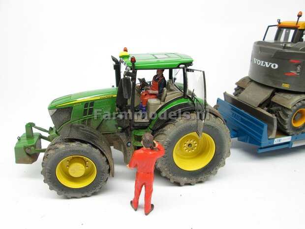 ORANGE: Machinist/ zittende werker/ Chauffeur met veiligheid overall   1:32   ADF32148 
