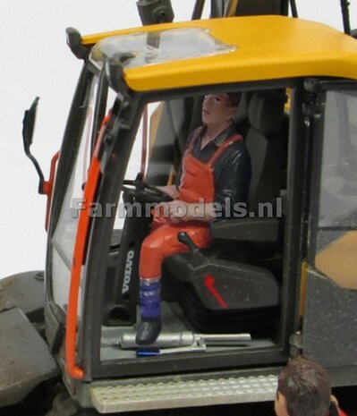 ORANGE: Machinist/ zittende werker/ Chauffeur met veiligheid overall   1:32   ADF32148 