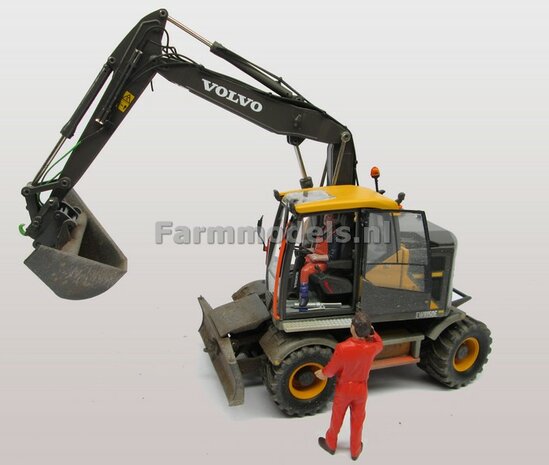 ORANGE: Machinist/ zittende werker/ Chauffeur met veiligheid overall   1:32   ADF32148 
