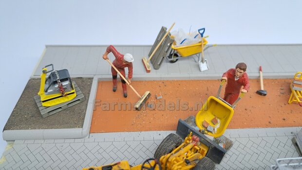 BOUWKIT: 4x STRATENMAKER HAMERS + HOUTEN STELEN &Oslash; 1.6-1.7mm Materiaal Resin, 2x ROOD &amp; 2x ZWART Gespoten + HOUT BLANK geleverd 1:32
