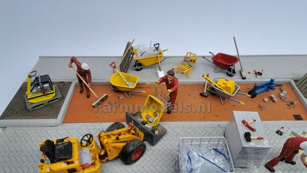 BOUWKIT: KRUIWAGEN 100 liter Materiaal Resin, GEEL MATT/ ZWART MATT/ ALUMINIUM GLANS Gespoten met GEEL Geschilderde HANDVATEN geleverd 1:32