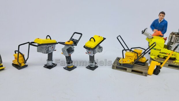 BOUWKIT:  Wacker Neuson Trilplaat Lichte uitvoering Materiaal RESIN BLANK Geleverd  + Pr&eacute;-Cut decals Wacker Neuson 1:32