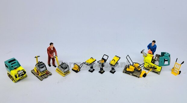 BOUWKIT:  Wacker Neuson Trilplaat Lichte uitvoering Materiaal Resin, GEEL/ ZWART Geleverd  + Pr&eacute;-Cut decals Wacker Neuson 1:32