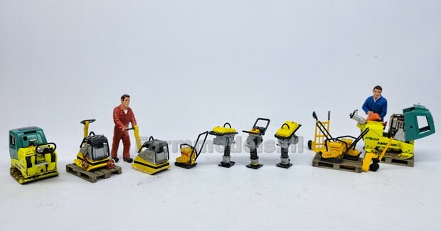 BOUWKIT: WACKER NEUSON Trilplaat, middelzware uitvoering Materiaal RESIN &amp; Polystyreen BLANK Geleverd  + Wacker Neuson Pr&eacute;-Cut Decals set  1:32