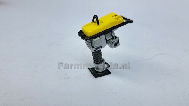 BOUWKIT: WACKER NEUSON SLEUVENSTAMPER  Materiaal RESIN BLANK Geleverd  + WACKER NEUSON Pr&eacute;-Cut Decal stickerset  1:32