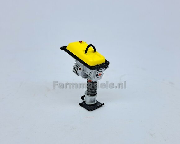 BOUWKIT: WACKER NEUSON SLEUVENSTAMPER  Materiaal Resin GEEL/ ALUMINIUM Gespoten Geleverd  + WACKER NEUSON Pr&eacute;-Cut Decal stickerset  1:32