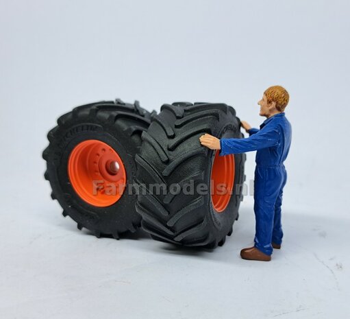 &Oslash; 54.8 x 25.8 mm: CLAAS 960 TT: 2x Michelin Axiobib2 Banden + Resin Velgen CLAAS ORANJE Gespoten 1:32 Farmmodels Premium Line Series 