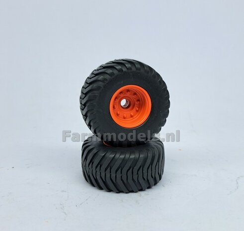 &Oslash; 42.2 mm: CLAAS CARAT 160T: 2x Trelleborg Banden &quot;NORMAL&quot;  met Resin Velgen CLAAS ORANJE Gespoten geleverd  1:32   Farmmodels Custom Line Series  