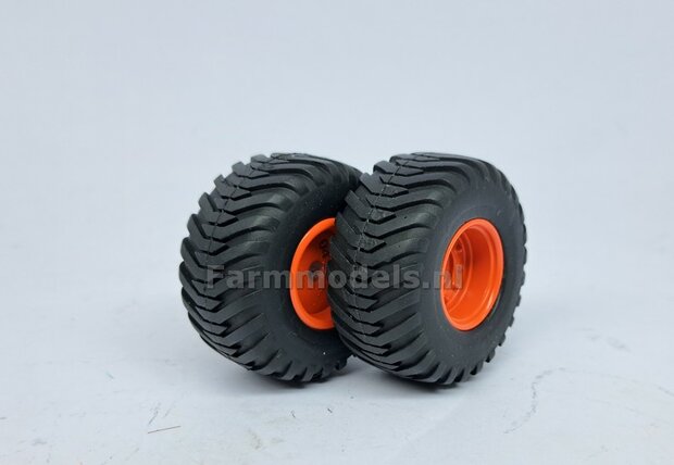 &Oslash; 42.2 mm: CLAAS CARAT 160T: 2x Trelleborg Banden &quot;NORMAL&quot;  met Resin Velgen CLAAS ORANJE Gespoten geleverd  1:32   Farmmodels Custom Line Series  