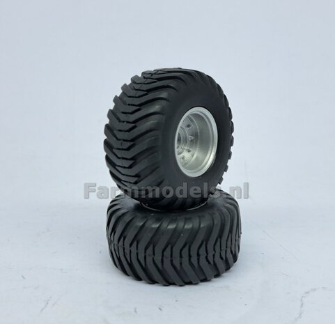 &Oslash; 42.2 mm: CLAAS CARAT 160T: 2x Trelleborg Banden &quot;NORMAL&quot;  met Resin Velgen ALUMINIUM METALIC Gespoten geleverd  1:32   Farmmodels Custom Line Series  
