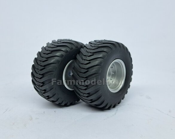 &Oslash; 42.2 mm: CLAAS CARAT 160T: 2x Trelleborg Banden &quot;NORMAL&quot;  met Resin Velgen ALUMINIUM METALIC Gespoten geleverd  1:32   Farmmodels Custom Line Series  