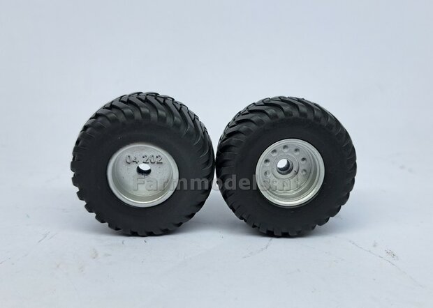 &Oslash; 42.2 mm: CLAAS CARAT 160T: 2x Trelleborg Banden &quot;NORMAL&quot;  met Resin Velgen ALUMINIUM METALIC Gespoten geleverd  1:32   Farmmodels Custom Line Series  
