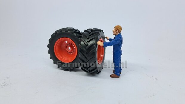 &Oslash; 55.6 x 21mm: 2x Banden + Velgen CLAAS ORANJE, Origineel afkomstig van de CLAAS 960 TT  1:32  