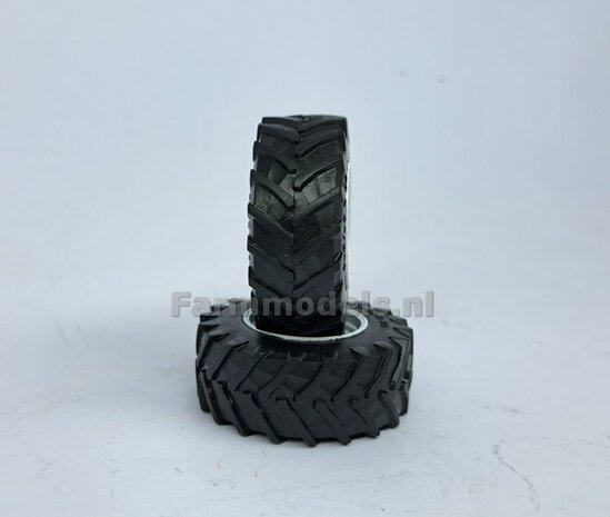 &Oslash; 52.2 mm: 2x Trelleborg 650/60 R34 vooras banden MET WITTE VELGEN  1:32 Universele set 