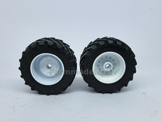 &Oslash; 52.2 mm: 2x Trelleborg 650/60 R34 vooras banden MET WITTE VELGEN  1:32 Universele set 