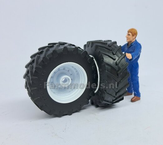 &Oslash; 52.2 mm: 2x Trelleborg 650/60 R34 vooras banden MET WITTE VELGEN  1:32 Universele set 