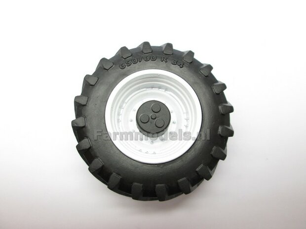 &Oslash; 52.2 mm: 2x Trelleborg 650/60 R34 vooras banden MET WITTE VELGEN  1:32 Universele set 