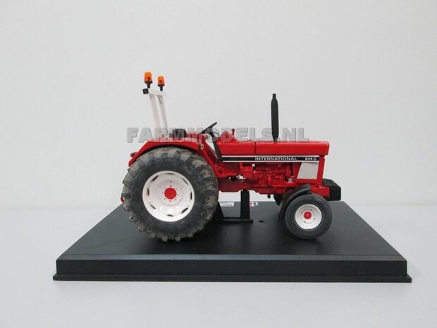 445. IH 844-S INTERNATIONAL 1:32