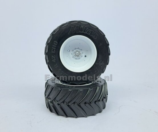 &Oslash; 65.6 x 27.7 mm: 2x Mitas 900/60 R42 bandenset  met NH WITTE VELGEN 1:32