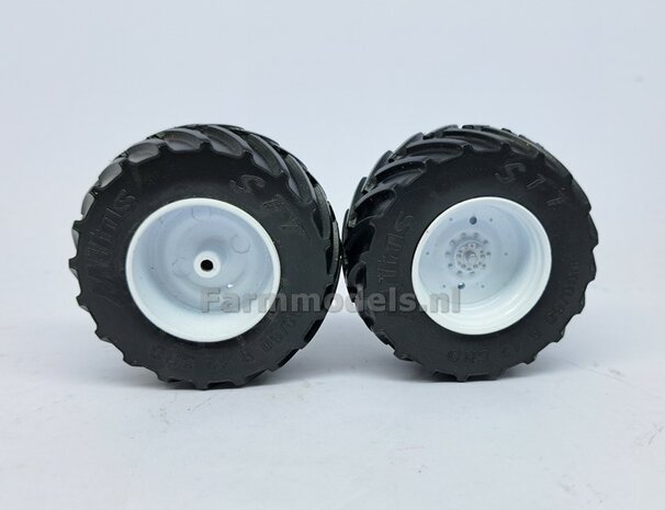 &Oslash; 65.6 x 27.7 mm: 2x Mitas 900/60 R42 bandenset  met NH WITTE VELGEN 1:32