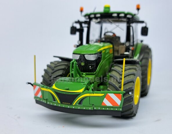 BOUWKIT: RUBBER FLAP + MONTAGE FRAME SET Geschikt voor SAFETY WEIGHT 800kg  BUMPERS  Mat: Resin FENDT 942 CHASSIS GRIJS Gespoten geleverd  + ECHT RUBBER FLAP 1:32  
