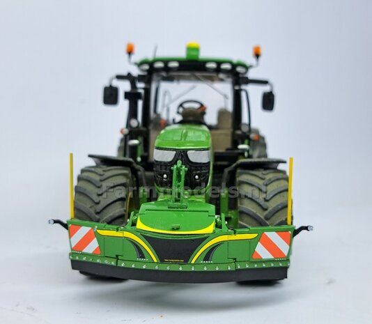 BOUWKIT: RUBBER FLAP + MONTAGE FRAME SET Geschikt voor SAFETY WEIGHT 800kg  BUMPERS  Mat: Resin FENDT 942 CHASSIS GRIJS Gespoten geleverd  + ECHT RUBBER FLAP 1:32  