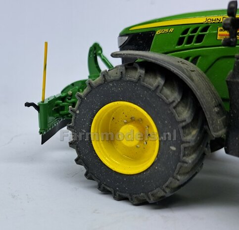 BOUWKIT: RUBBER FLAP + MONTAGE FRAME SET Geschikt voor SAFETY WEIGHT 800kg  BUMPERS  Mat: Resin FENDT 942 CHASSIS GRIJS Gespoten geleverd  + ECHT RUBBER FLAP 1:32  