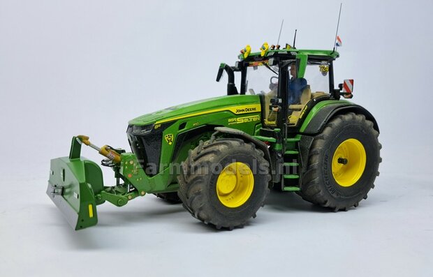 BOUWKIT: SUER 2400kg SCHUIFGEWICHT  85.5mm breed. RESIN + Kunststof Trekhaak + diverse stickers o.a. SLIJTPLAAT &amp; Trekhaak pinnen   1:32