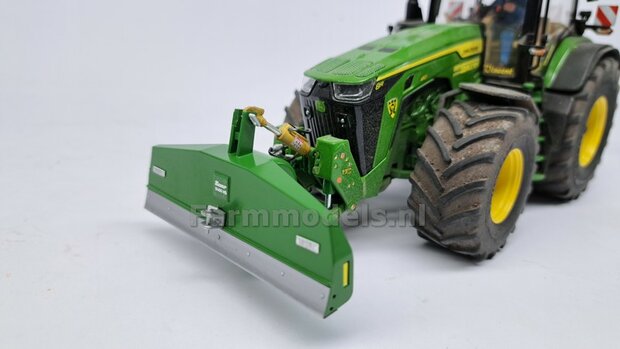 BOUWKIT: SUER 2400kg SCHUIFGEWICHT  85.5mm breed. Resin FENDT 924 GRIJS GESPOTEN + Kunststof Trekhaak ALUMINIUM Gespoten + diverse stickers o.a. SLIJTPLAAT + 2x pinnen 1:32